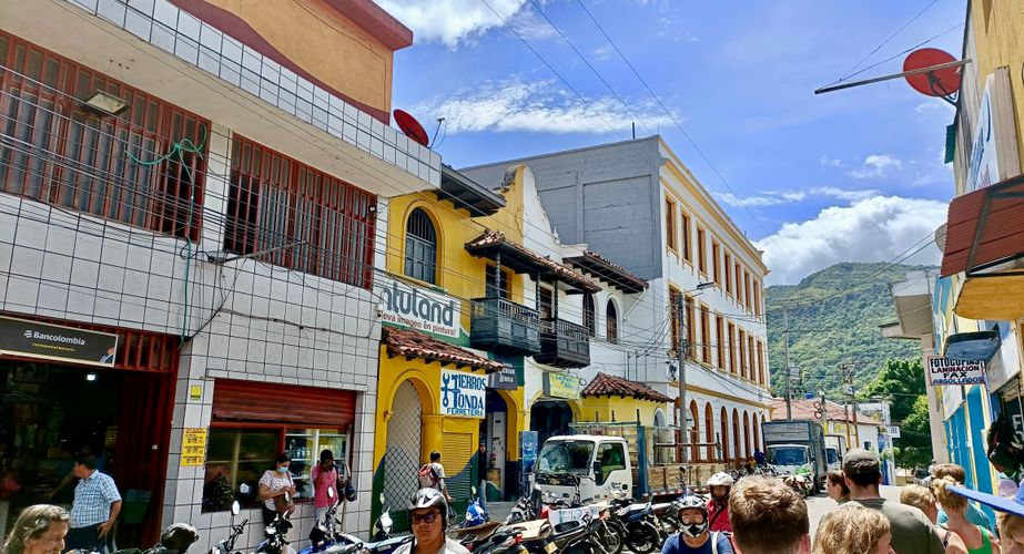 Dorpje Honda in Colombia Dorpje Honda in Colombia